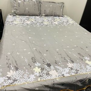 3pcs beautiful king size bedsheet with attached frill